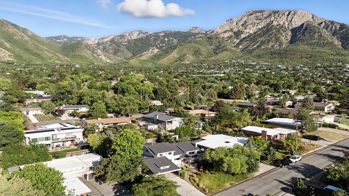 Drones, Virtual Tours, and AI: The Triple Trend Driving Real Estate Sales